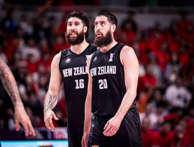 直言他们现, 交锋