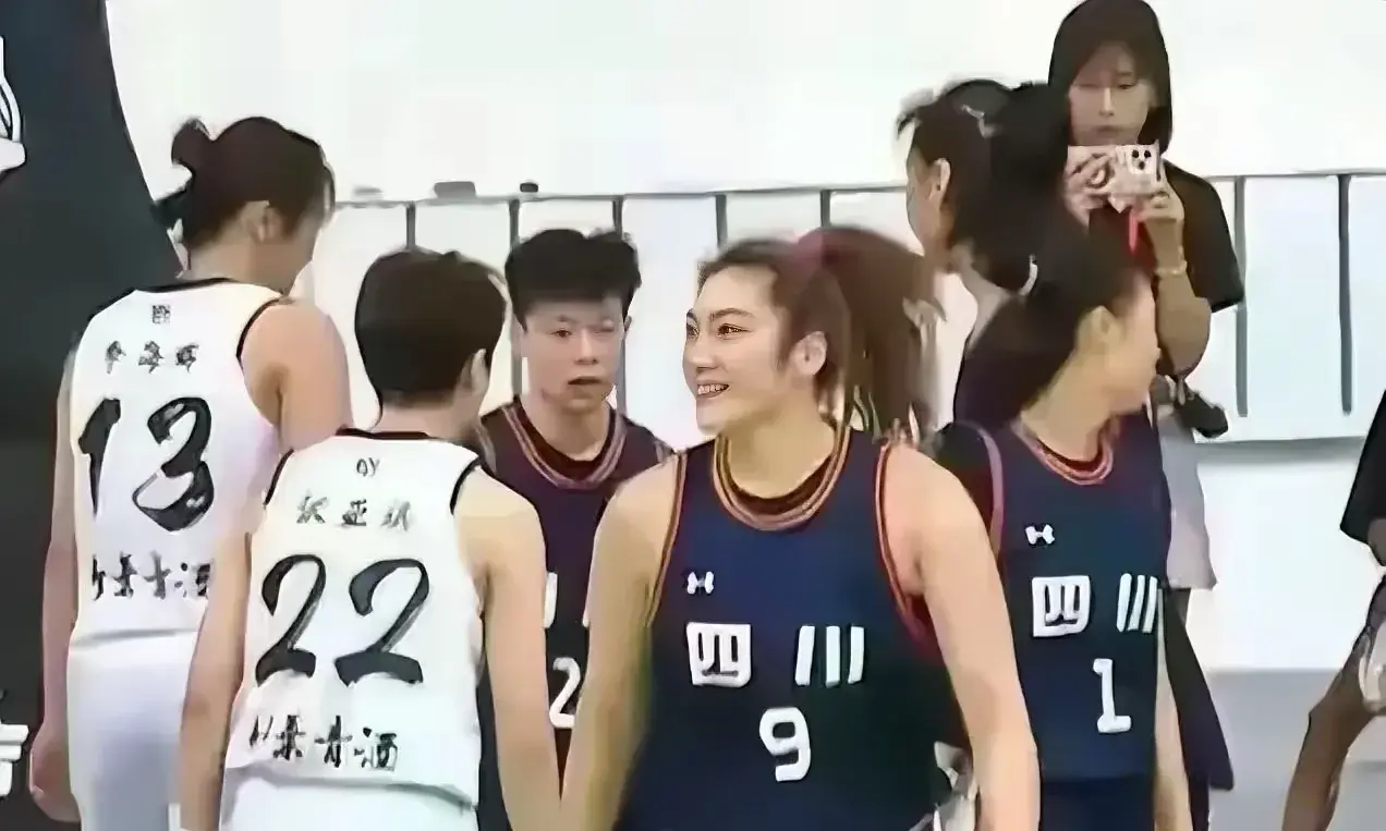 依然戴妆参, alt, 篮大战