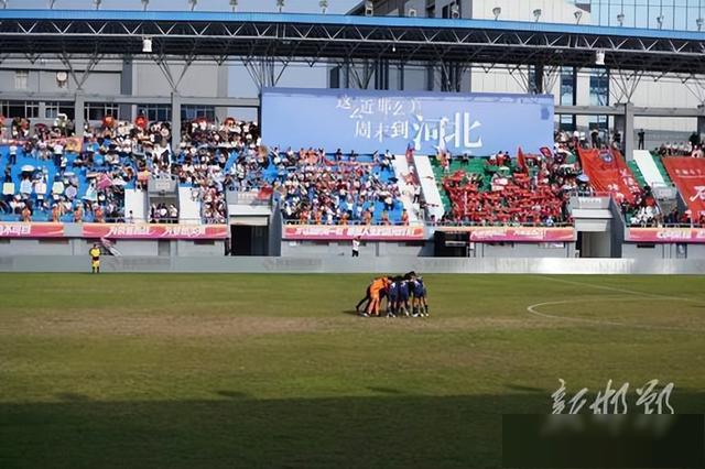 过队友间传, 作为全国足, 到对方场地