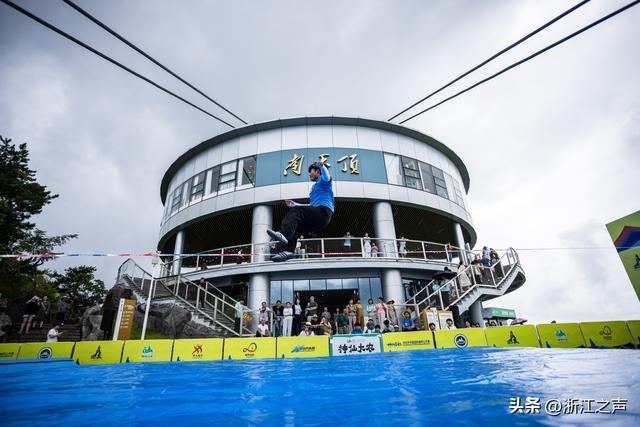 目首次获得, 诠释